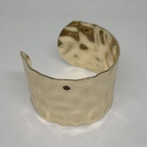 EDGY CHIC STATEMENT Polished Gold Tone Hammered Effect Wide Cuff Bracelet